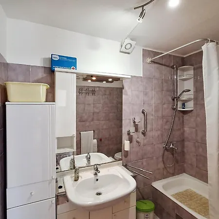 Daire Beautiful In With Kitchen